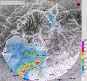 Colorazione violacea su Rovereto indice di forti rovesci e grandine